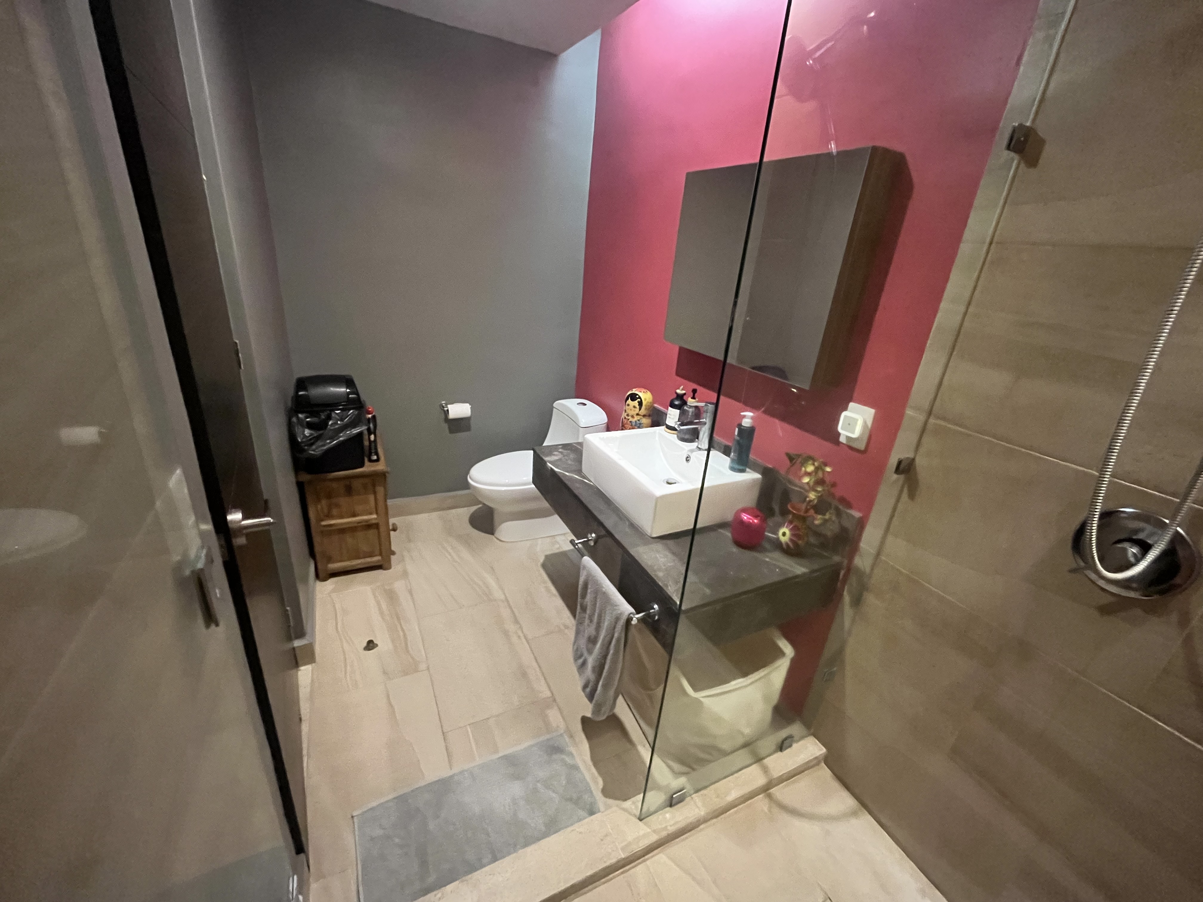 Main bathroom in furnished Aleda C5 condo Playa del Carmen